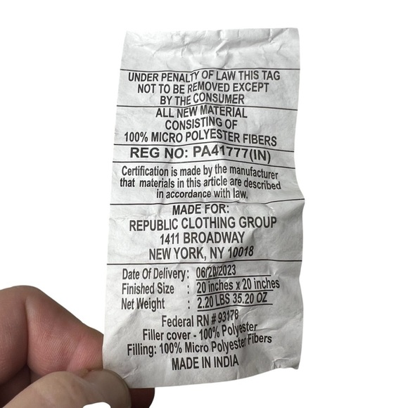 Magaschoni Pillow Cover in White / Cream 20”x20” Chenille Sherpa Zip Close Throw - Picture 6 of 11